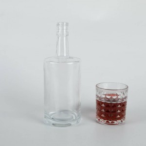 Bottiglia di vodka in vetro rotonda a spalla piatta da 750 ml